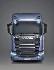 Typické přední čelo vozů Scania s motory V8 – nový „King of the Road“