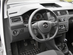 VW - Přehledná, praktická, výborně ergonomicky řešená, je palubní deska modelu Caddy