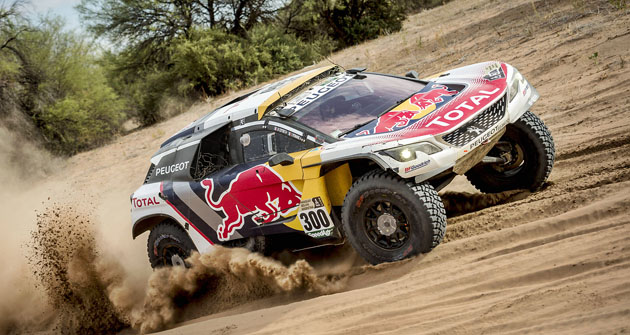 Celkový vítěz Rallye Dakar 2017 Stéphane Peterhansel s Peugeotem 3008DKR
