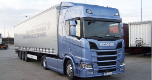 Nová Scania R 450 s třínápravovým návěsem Krone