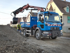 Renault D21 – lehký sklápěč s hydraulickou rukou