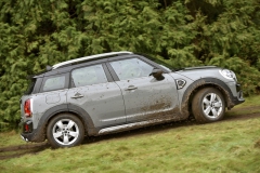 Mini Countryman má na délku 4299 mm. Typ Clubman je o 24 milimetrů kratší, ale o 117 mm nižší