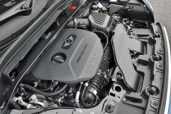 Vpředu napříč uložené motory pocházejí z modulární koncepce řadových motorů BMW Group