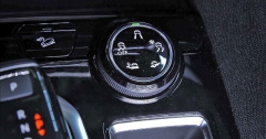 Pětipolohový otočný přepínač režimů Grip Control umožňuje zlepšit pohyblivost vozu v náročných provozních podmínkách