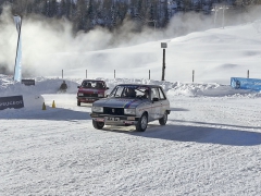 Ježdění s historickými soutěžními vozy Peugeot 104 ZS na skvěle připraveném ledovém okruhu se stalo nevšedním zážitkem