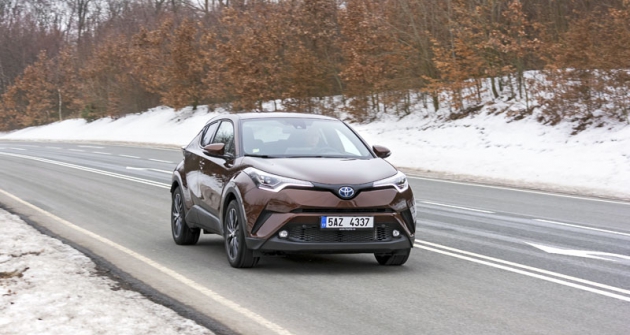 Toyota C-HR vyniká originálním a nápaditým designem karoserie, smazávajícím hranice mezi crossovery a kupé