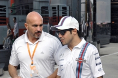 Felipe Massa (vpravo) patří k nejpopulárnějším postavám paddocku formule 1