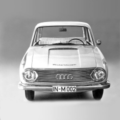 DKW F102, přímý předchůdce prvního Audi, ale ještě s dvoudobým tříválcem (1964 – 1966)