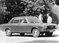 Čtyřdveřový sedan Audi 100 S, poháněný motorem 1,8 l o výkonu zvýšeném na 90 k (66 kW), se představil koncem roku 1968