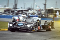 První vítězství Cadillac Racing přivezl vůz Wayne Taylora, který sám kdysi za volantem jiného Cadillacu ve 24 h Le Mans neuspěl...