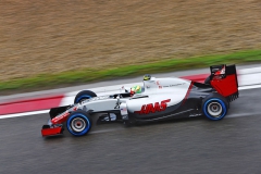 Esteban Gutiérrez s prvním typem Haas VF-16, poháněným hybridní jednotkou Ferrari 059/5 Turbo V6