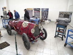 Czech Bugatti Club, založený roku 2009, se v Brně prezentoval rozpracovanou renovací čtyřválcového vozu Bugatti (na požádání ho startovali!) a několika řadovými motory v různých stadiích jejich znovuzrození