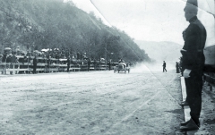 V cíli závodu Terst – Opčina 1911.