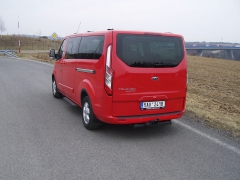 ford-Pro verzi Tourneo je k dispozici výklopná zadní stěna nebo dvoukřídlé dveře
