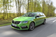 Škoda Octavia RS si i po faceliftu zachovává náležitě agresivní rysy