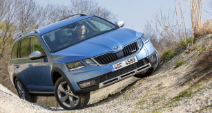 Škoda Octavia Scout při testech na polygonu v Rakousku překvapila schopnostmi pohybovat se i v poměrně náročných terénních podmínkách