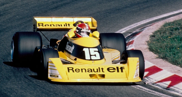První Renault RS01 při testování na okruhu Paul Ricard v Le Castellet (1977)