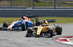 Jolyon Palmer (Renault RS16), pokračovatel čtyřicetileté tradice, získal první body loni v Malajsii