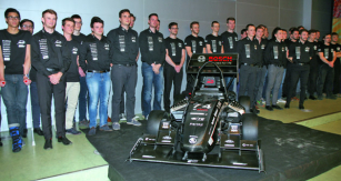 Slavnostní odhalení vozu Dragon 7 (jednoválec Husquarna, 0,5 l, 61 kW, celková hmotnost vozu 180 kg) formule Student pro sezonu 2017 (28.4.2017) v přednáškovém sále Q na VUT v Brně.