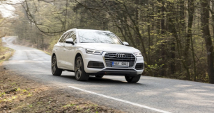 Audi Q5 hýčká posádku komfortem, ale neztratí se ani při svižnější jízdě