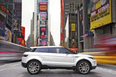 Také z profilu vytvořil koncept Land Rover LRX recept na design budoucích modelů Range Rover