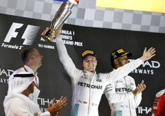Nico Rosberg (Mercedes-AMG W07 Hybrid) dobyl titul mistra světa 2016 a pak skončil se závoděním