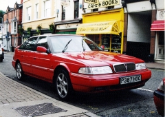 Rover řady 800 se splývající zádí (základem byla Honda Legend)