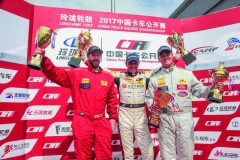David Vršecký (uprostřed) vyhrál o prvním závodním víkendu v Číně, co mohl.