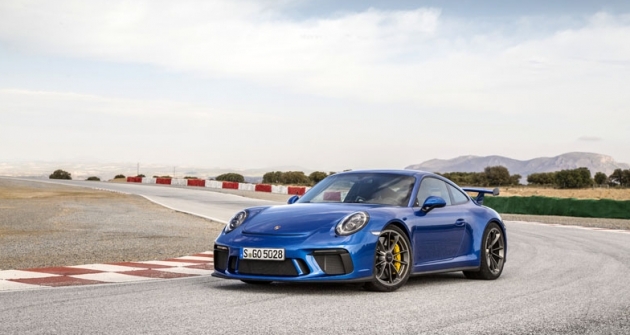 Verze 911 GT3 je integrována do širší karoserie verzí s pohonem všech kol (vzadu +44 mm)