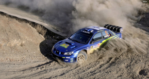 Petter Solberg za volantem Imprezy WRC ročníku 2007 v  mexické rally