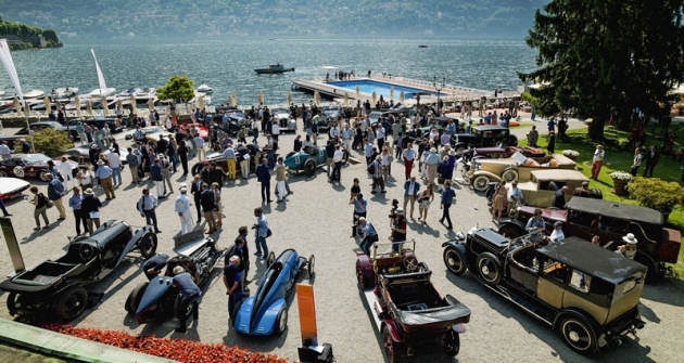 Luxusní prostředí Villa d’Este na břehu jezera Como dodává celé akci specifickou atmosféru