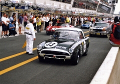 Roadstery Sunbeam Alpine s pevnou střechou Hard-Top startovaly v šedesátých letech ve 24 h Le Mans