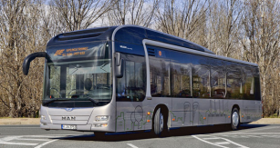 MAN Lion’s City Hybrid patří k nejúspěšnějším hybridním autobusům v Evropě. Nyní se MAN podílí v rámci projektu ECOCHAMPS na dalším vývoji hybridní technologie