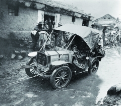 Dobrodružství zažívaly posádky od samotného startu v Pekingu snad na každém kilometru.