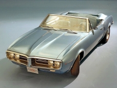 V ročníku 1967 vzniklo 82 560 Firebirdů, z čehož 15 528 ve verzi convertible