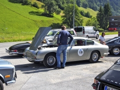 Aston Martin DB6 Vantage (1966), čtyřlitrový šestiválec, 290 k