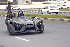 Nejnovější hračkou mládeže jsou velké tříkolky – zde Polaris Slingshot