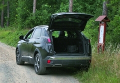 Zavazadelník s objemem 591 l je více než dostatečný u vozidla tohoto určení a kategorie. Peugeot 3008 GT dokáže být zajímavým a vhodným parťákem v mnoha ohledech.