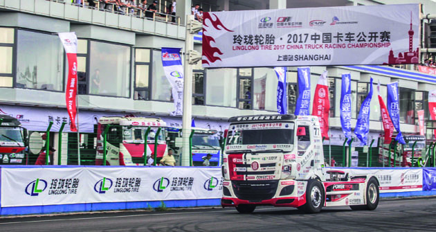V Šanghaji, stejně jako v Pekingu na začátku letošní sezony, David Vršecký s Tatrou vyhrál obě dvě bodované jízdy.