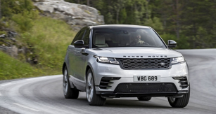 Range Rover Velar je aktuálně čtvrtým typem řady luxusních vozů Range Rover. Stejně se říkalo i 26 prototypům první generace vozu Range Rover, jež vznikly v roce 1969 