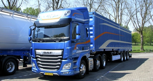 DAF CF 6x2 s kontejnerovým návěsem 