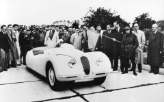 Jaguar XK 120 před rekordním pokusem na dálnici v belgickém Jabbeke v květnu 1949