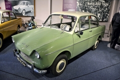 Zelený DAF 600 De Luxe (1959) s továrnou vyráběným vzduchem chlazeným čtyřdobým plochým dvouválcem objemu 598 cm3