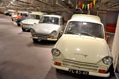 DAF 31 Combi (1965) vede smečku různých karosářských provedení – za ním pick-up s plachtou, van a modrý pick-up DAF 33 (1970)