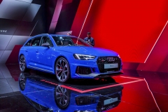 Audi RS 4 Avant oživuje legendární označení a stává se špičkovým modelem řady A4/A5. Zážehový V6 Biturbo 2,9 l vykazuje 331 kW (450 k) a 600 N.m