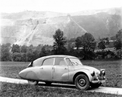 Prototyp vojenského kabrioletu Tatra 87, zhotovený v roce 1940