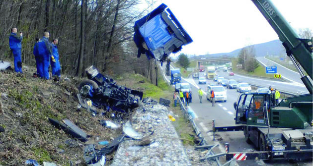 Po nehodě většinou nastupuje martýrium s příslušnou pojišťovnou, které mnohdy končí různými stížnostmi a dokonce i soudem.