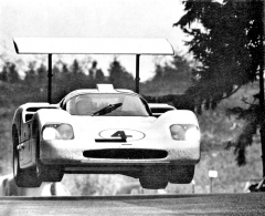 K velkým závodům patřilo 1000 km Nürburgringu pro sportovní prototypy; Chaparral-Chevy V8 posádky Phil Hill/Mike Spence v ročníku 1967 odpadl