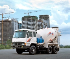 Do portfolia Hyundai patří i těžké nákladní vozy (domíchávač betonu 6x4)