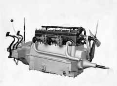 Také řadový šestiválec typu 6R byl spojen se čtyřstupňovou převodovkou